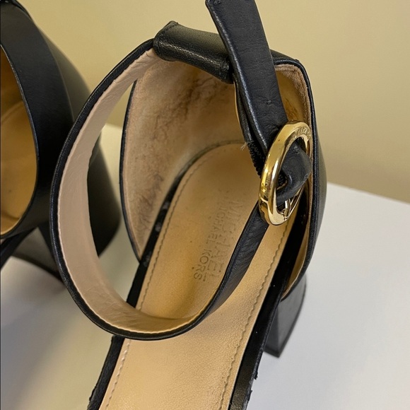 Michael Kors Black Leather Block Heel Sandals 9.5 - Picture 3 of 6